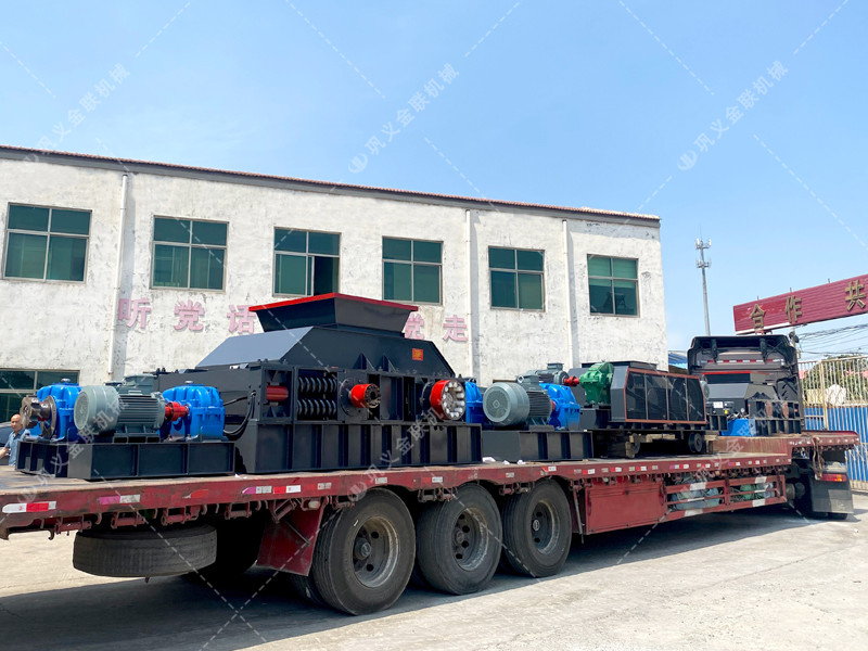 1200*1200雙齒輥破碎機(jī),兩臺(tái)900*900軌道移動(dòng)雙齒輥破碎機(jī)發(fā)往云南 1200*1200雙齒輥破碎機(jī),兩臺(tái)900*900軌道移動(dòng)雙齒輥破碎機(jī)發(fā)往云南