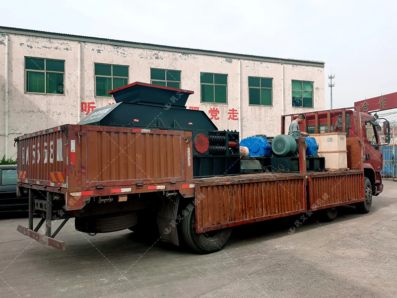 2PG1200X800對(duì)輥破碎機(jī)發(fā)往新疆喀什石英石制沙