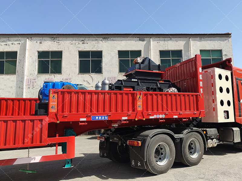 1000x700液壓對輥破碎機(jī)發(fā)貨 發(fā)往非洲肯尼亞蒙巴薩