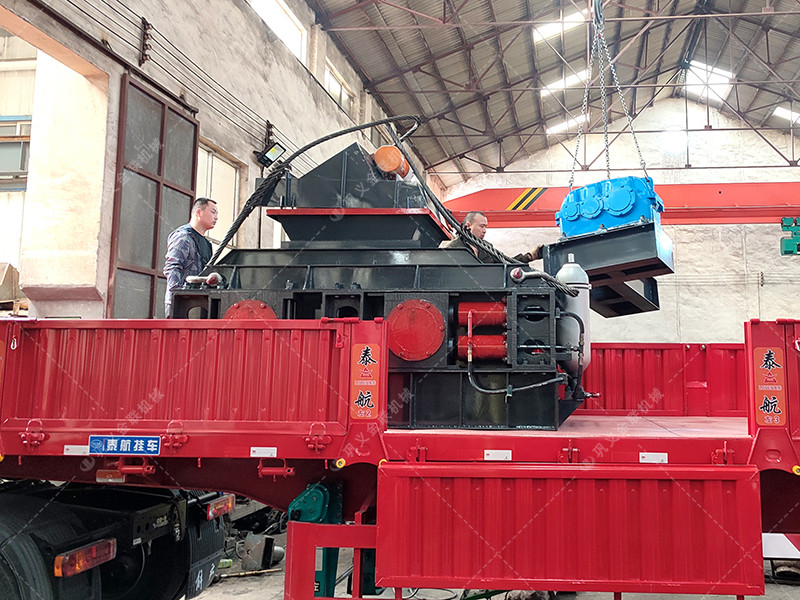 1000x700液壓對輥破碎機(jī)發(fā)貨 發(fā)往非洲肯尼亞蒙巴薩