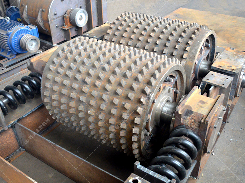 為何越來(lái)越多的礦山選擇雙齒輥而非顎式破碎機(jī)?這3點(diǎn)很關(guān)鍵! 為何越來(lái)越多的礦山選擇雙齒輥而非顎式破碎機(jī)?這3點(diǎn)很關(guān)鍵!